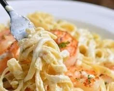 Plate of Shrimp Alfredo pasta with shrimp and creamy sauce